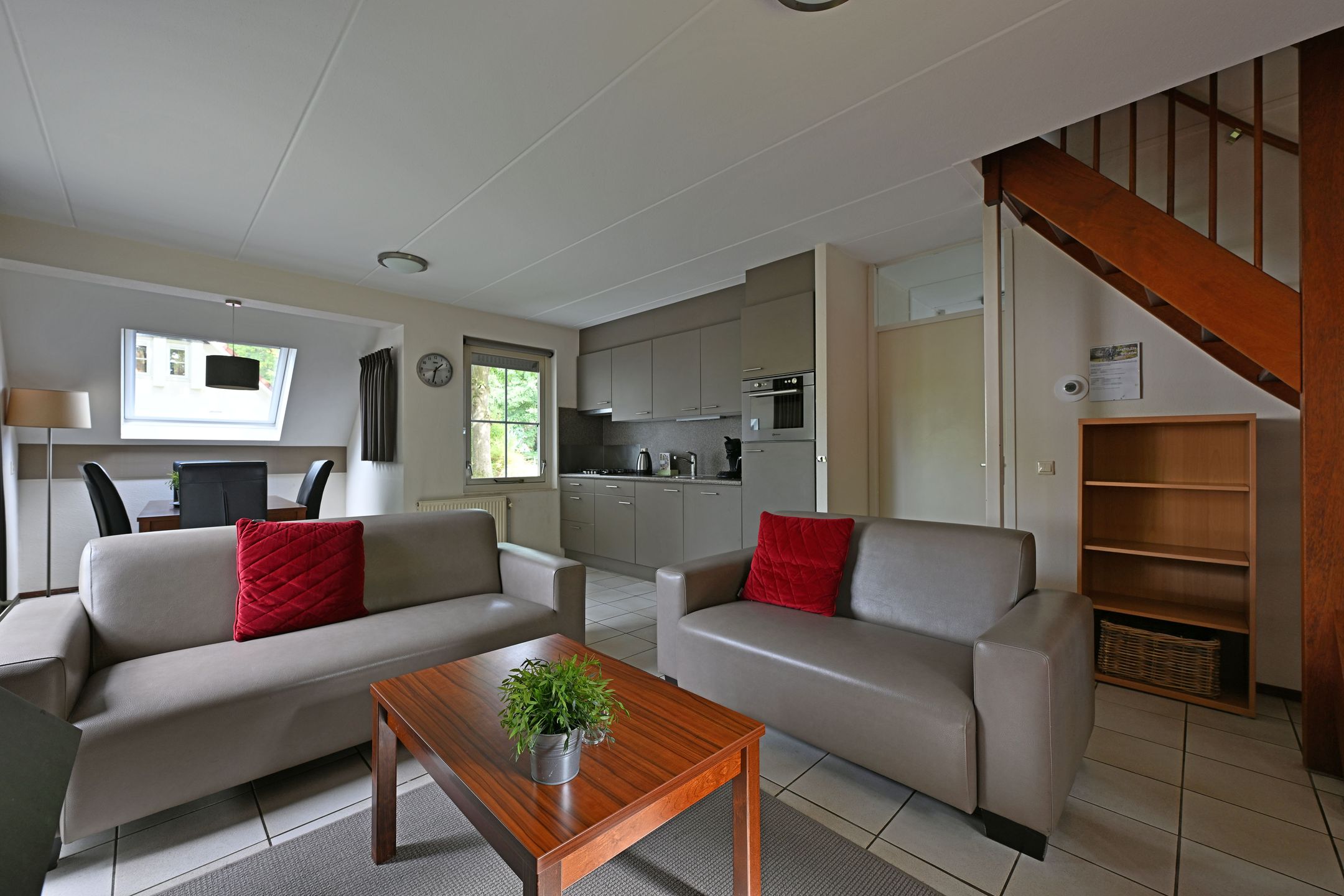 Foto 6 van Zwembadweg 1-058