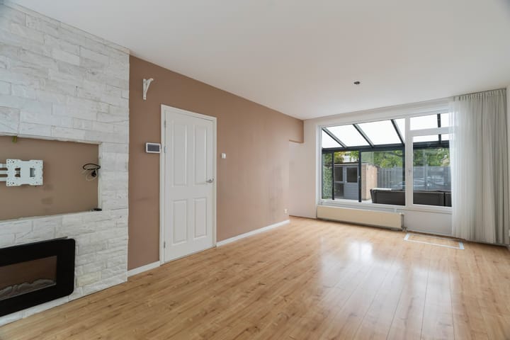 Photo 4 of Van Bosseplantsoen 8