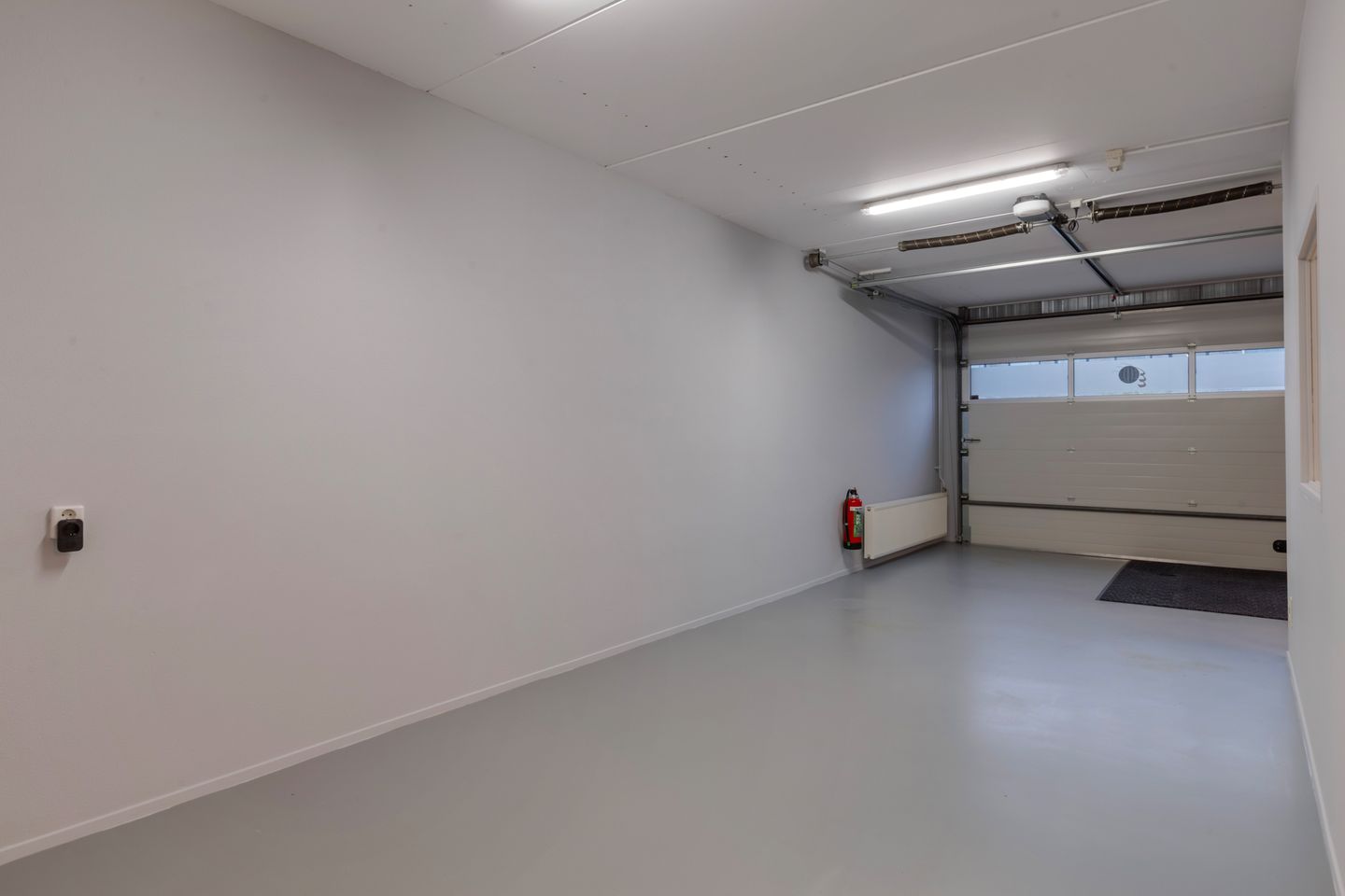 View photo 2 of Marconistraat 46