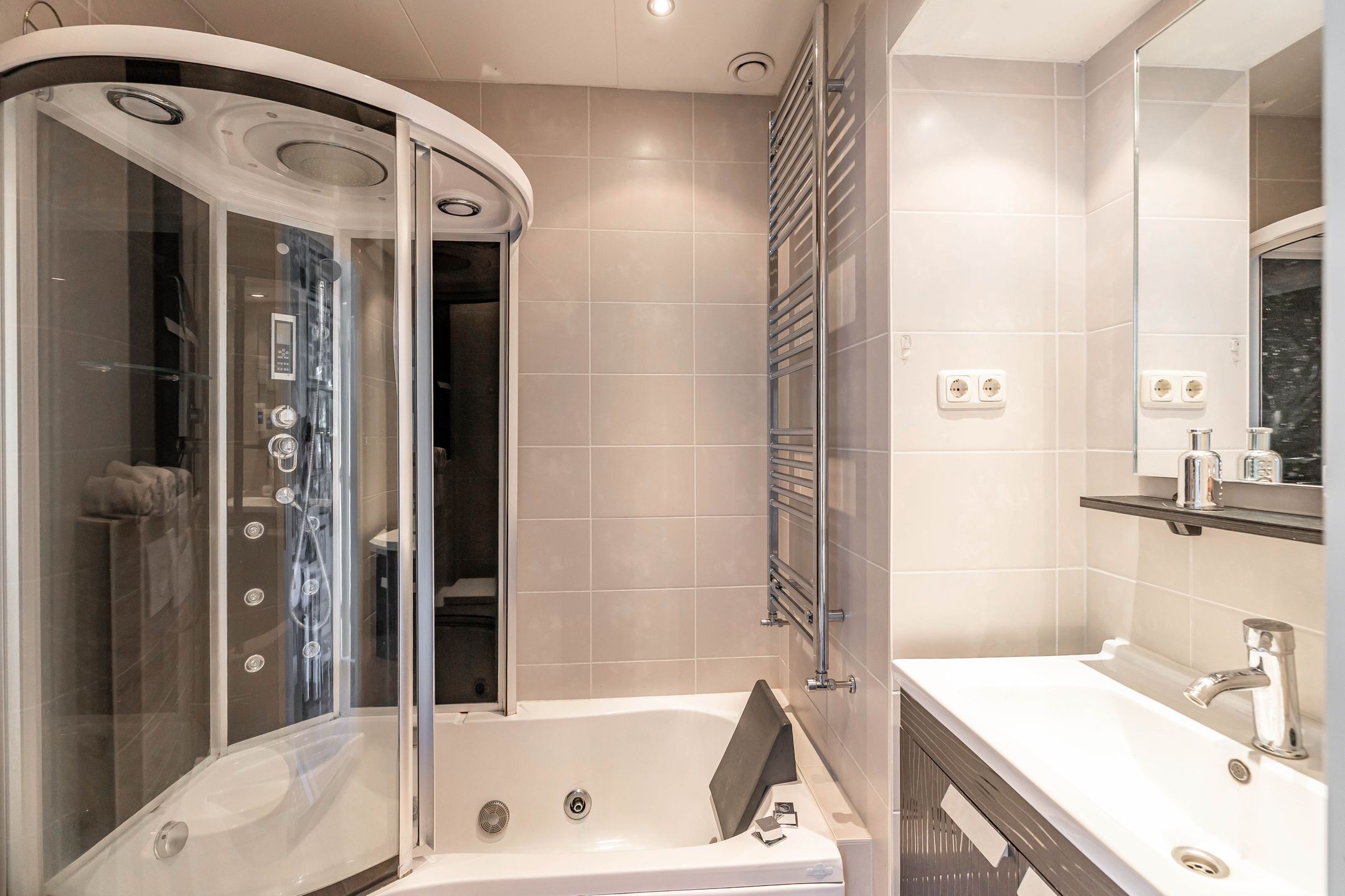 Foto 21 van Esakkers 6