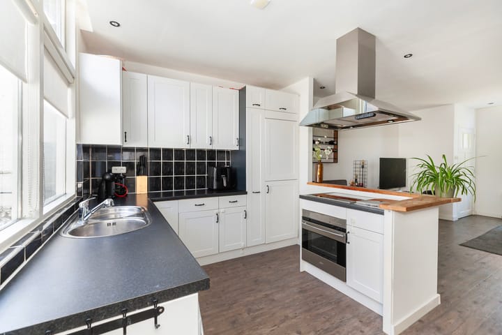 Photo 10 of Oranjestraat 34