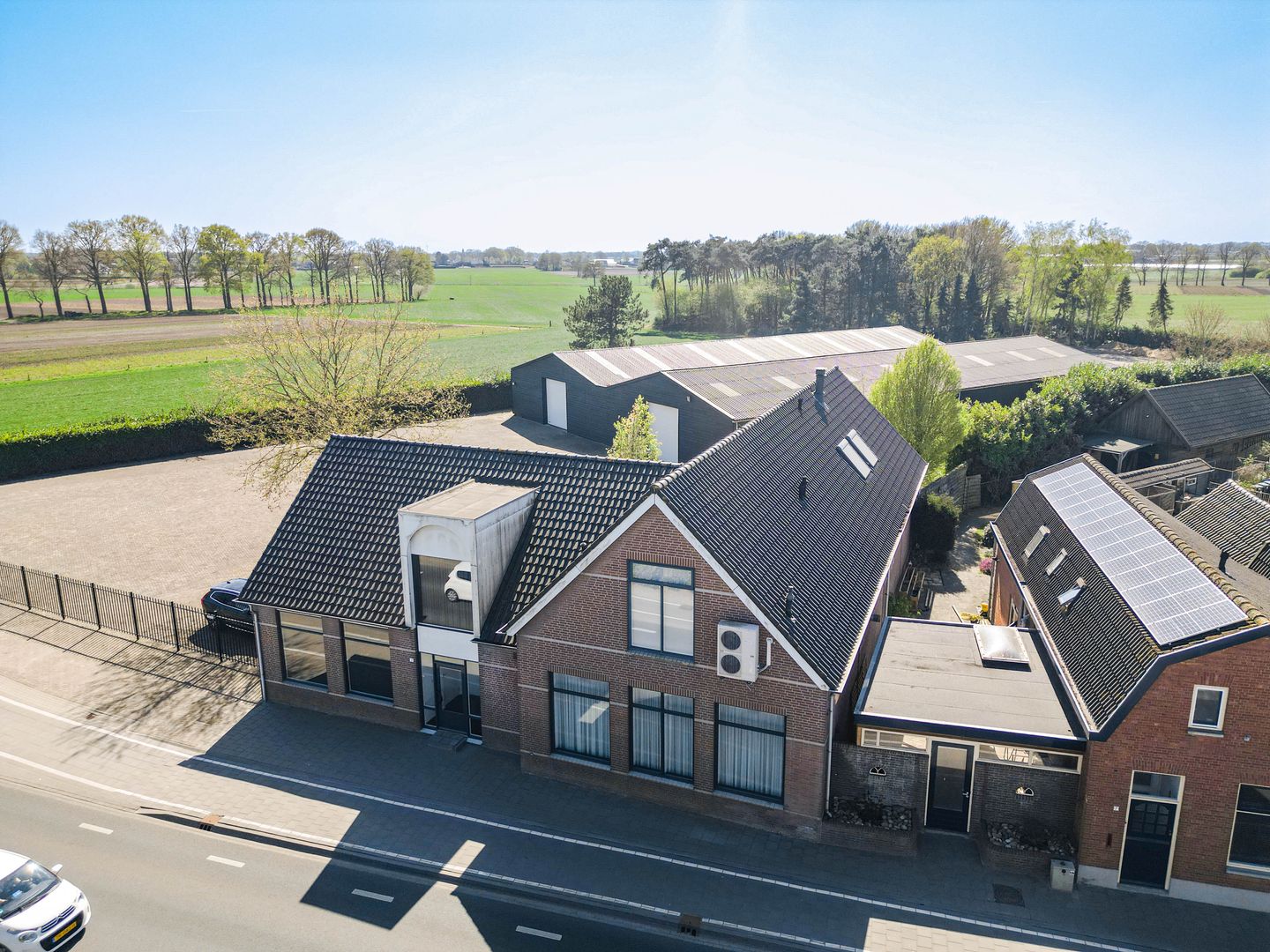 View photo 3 of Rucphenseweg 3