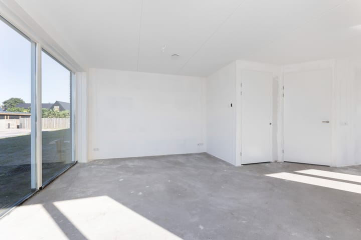 Photo 8 of Hortensiastraat 10