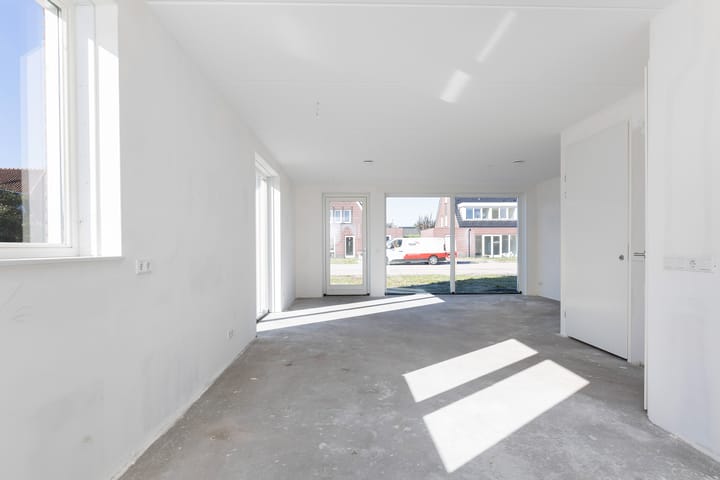 Photo 14 of Hortensiastraat 10