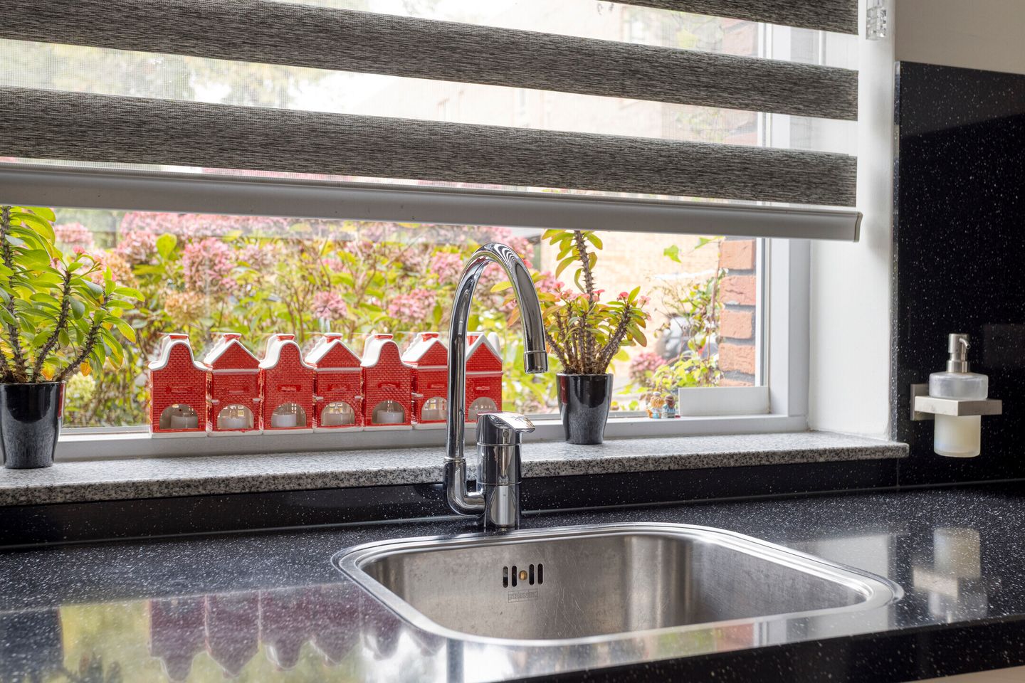 Photo 19 of Hongarenburg 263