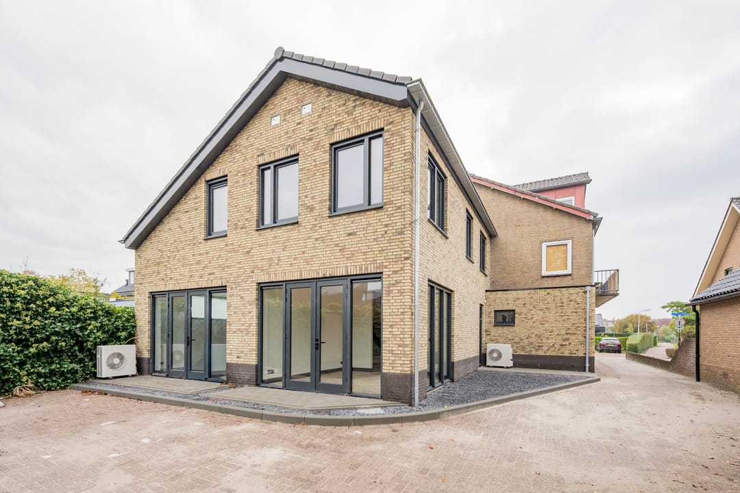 Photo 1 of Van Tuyllstraat 8-B