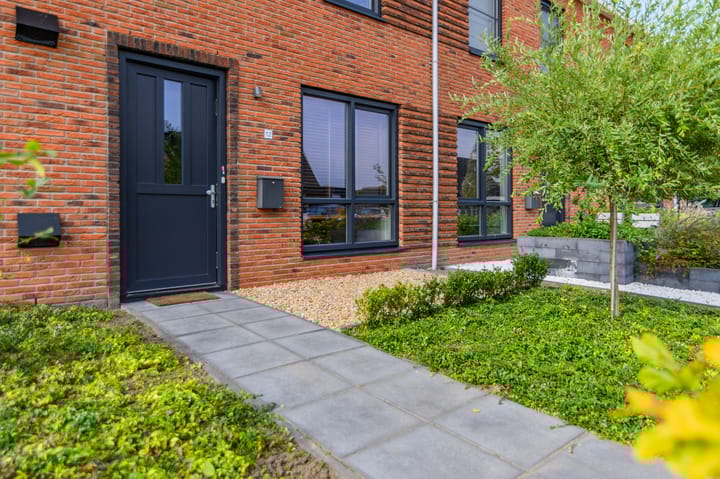 Photo 3 of It Fluen 12