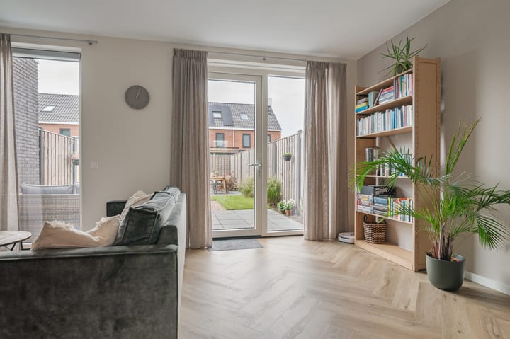 Photo 11 of It Fluen 12