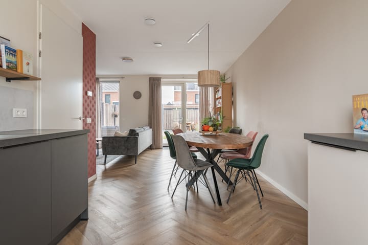 Photo 10 of It Fluen 12