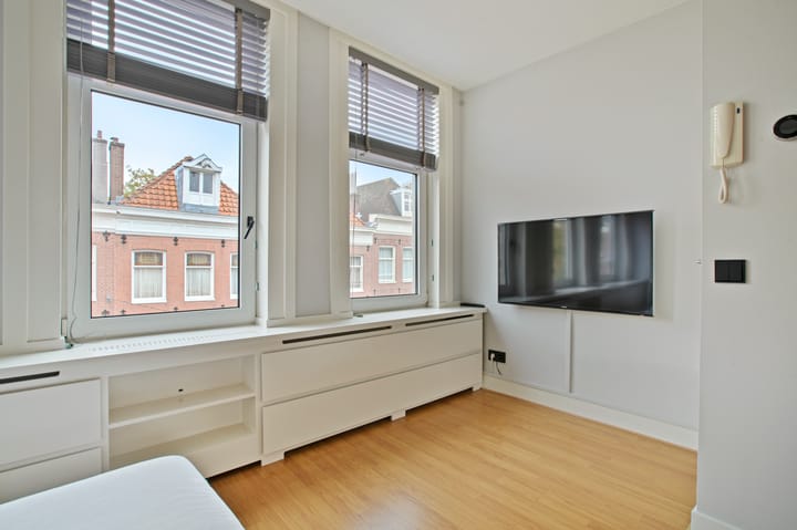 Photo 4 of Van Oldenbarneveldtstraat 38-3