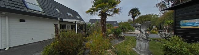 Garage en deel achtertuin