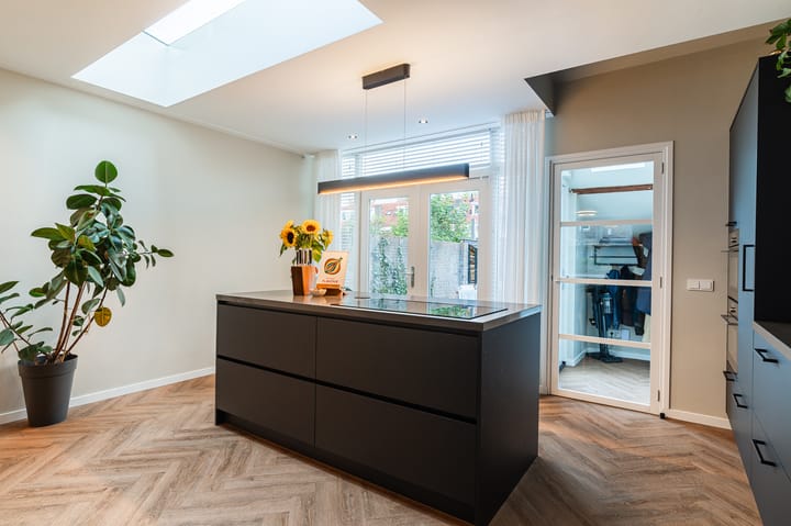 Foto 16 van Esschestraat 12