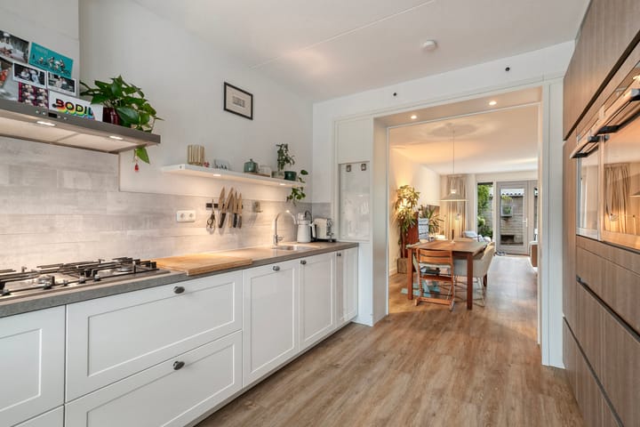 Photo 3 of Regenboog 11