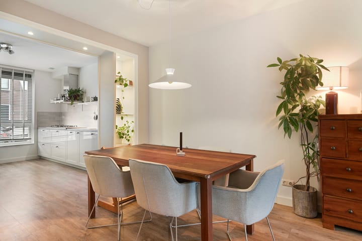 Photo 13 of Regenboog 11