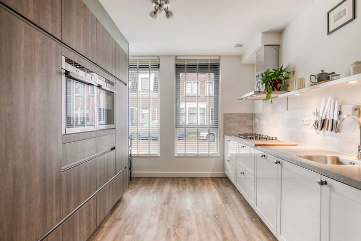 Photo 14 of Regenboog 11