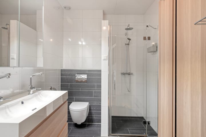 Photo 23 of Regenboog 11