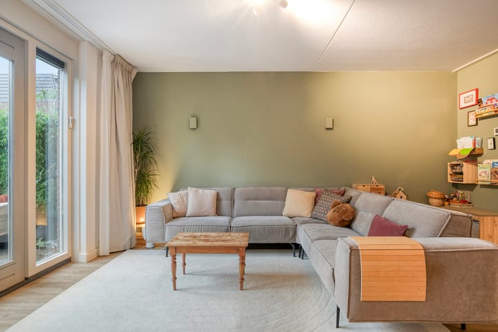 Photo 12 of Regenboog 11