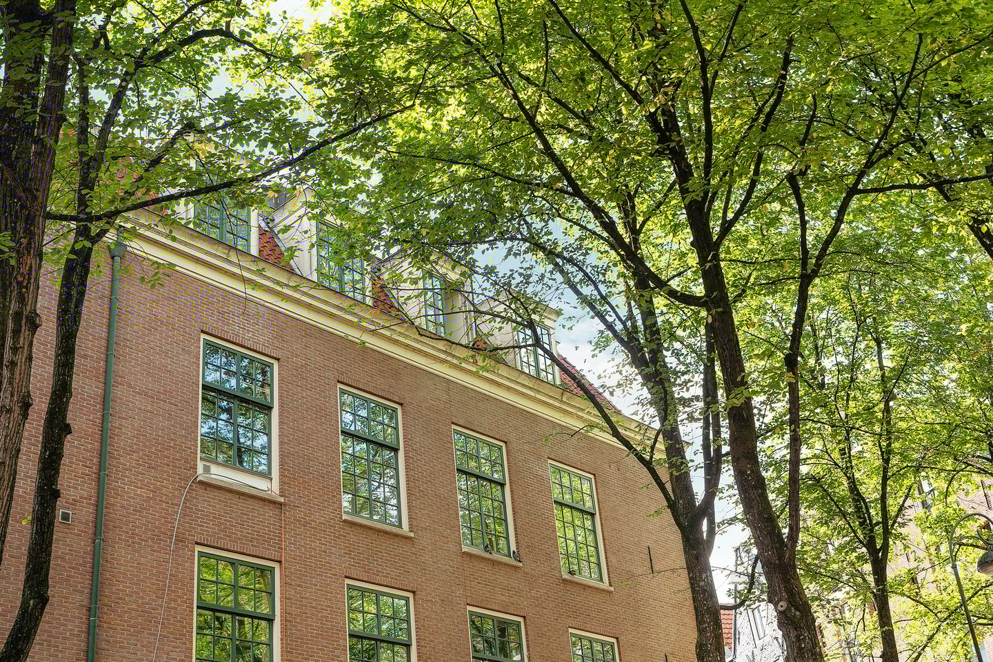 View photo 3 of Spuistraat 2