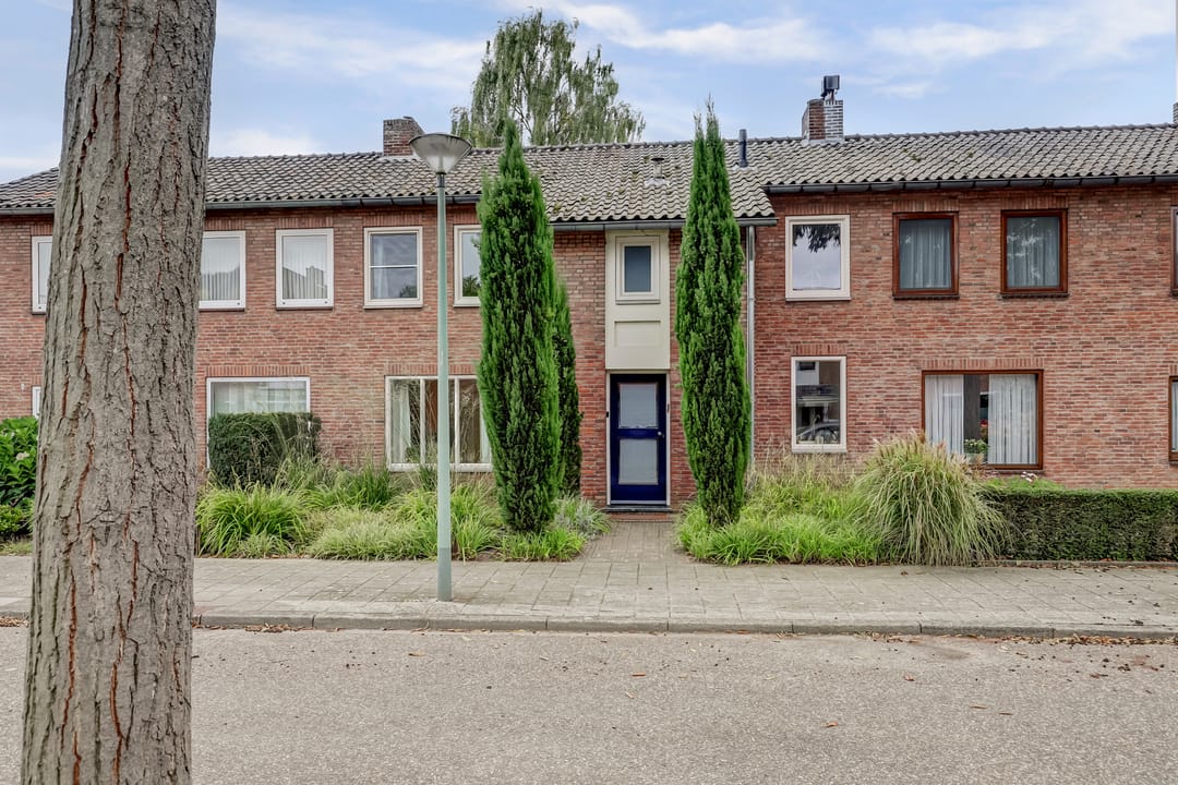 Photo 2 of Pater van den Heuvelstraat 4