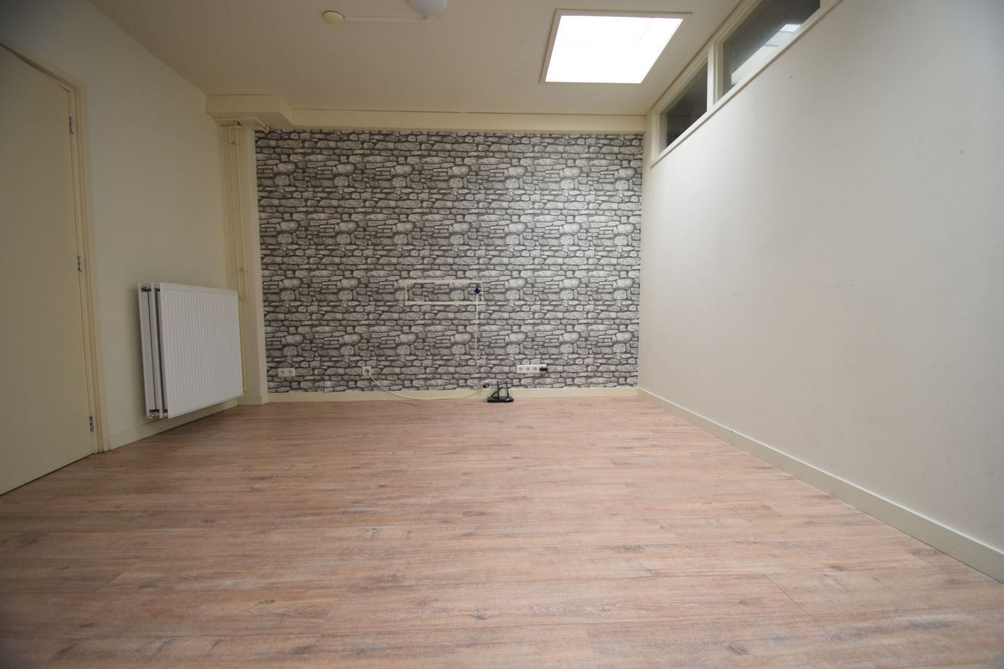 View photo 2 of Zeestraat 64