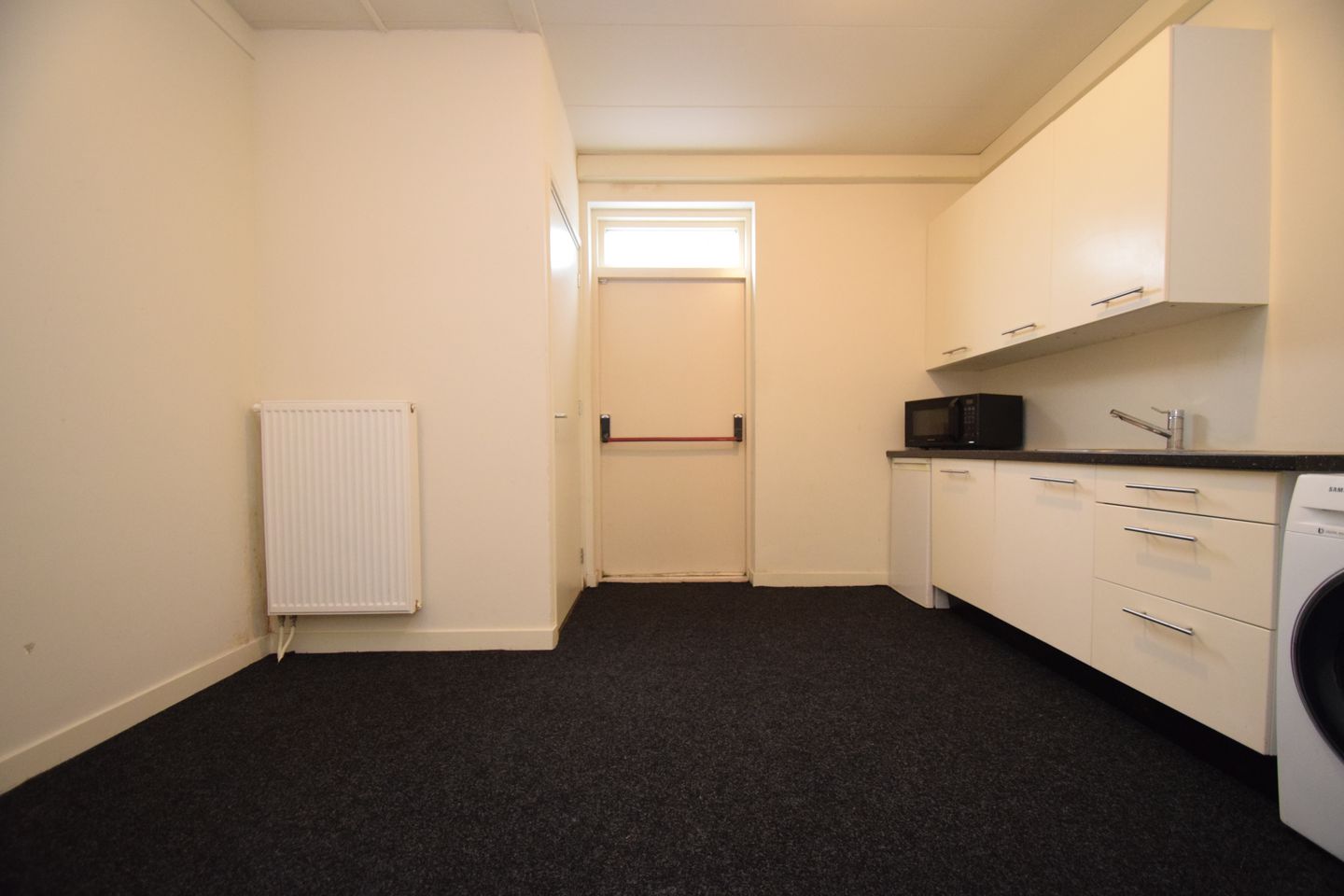 View photo 3 of Zeestraat 64