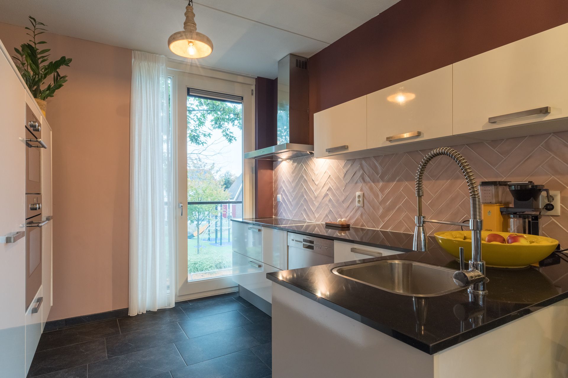 Photo 15 of Peellandstraat 74