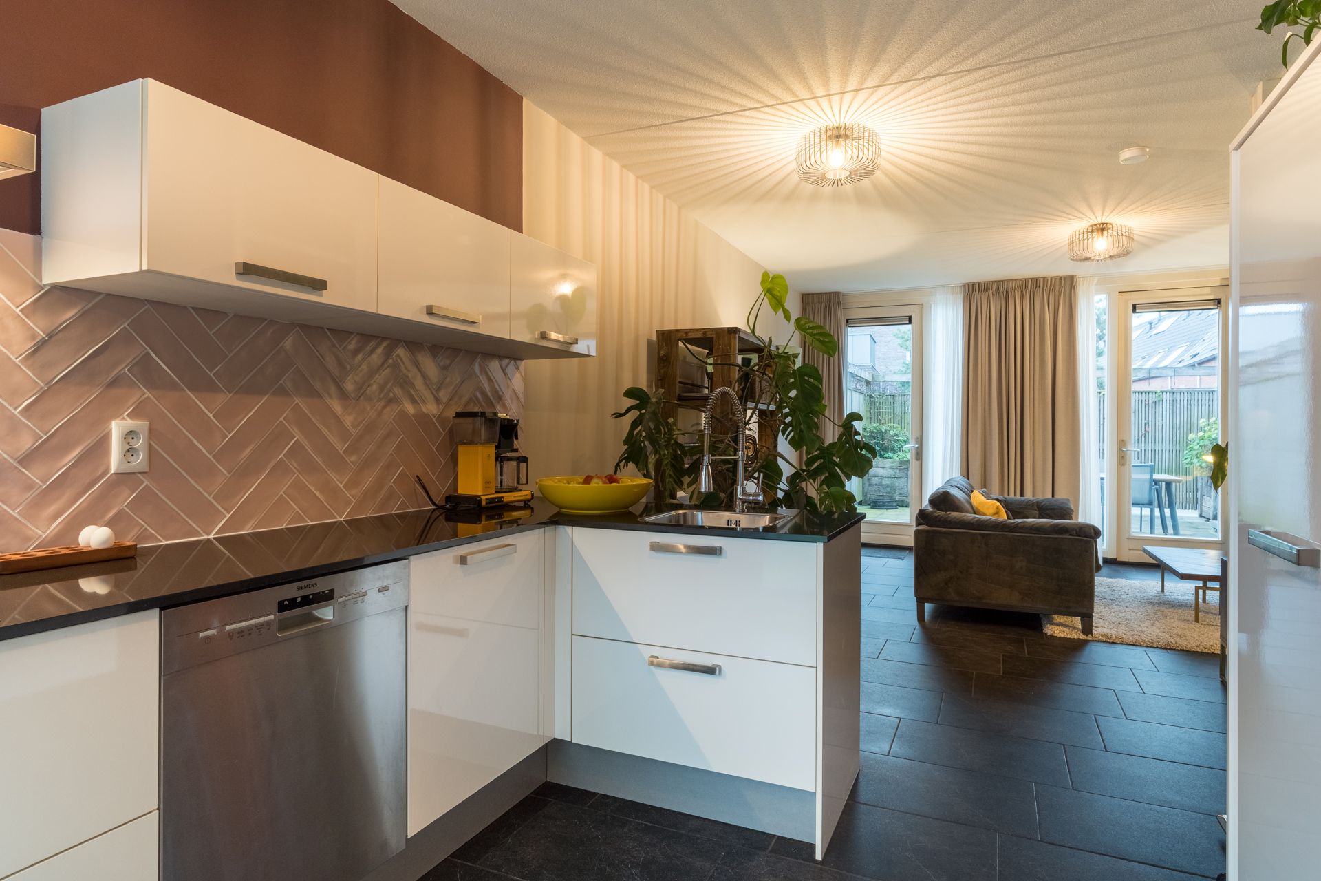 Photo 18 of Peellandstraat 74