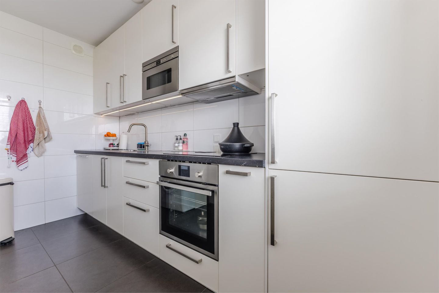 Foto 10 van Nederlandplein 90