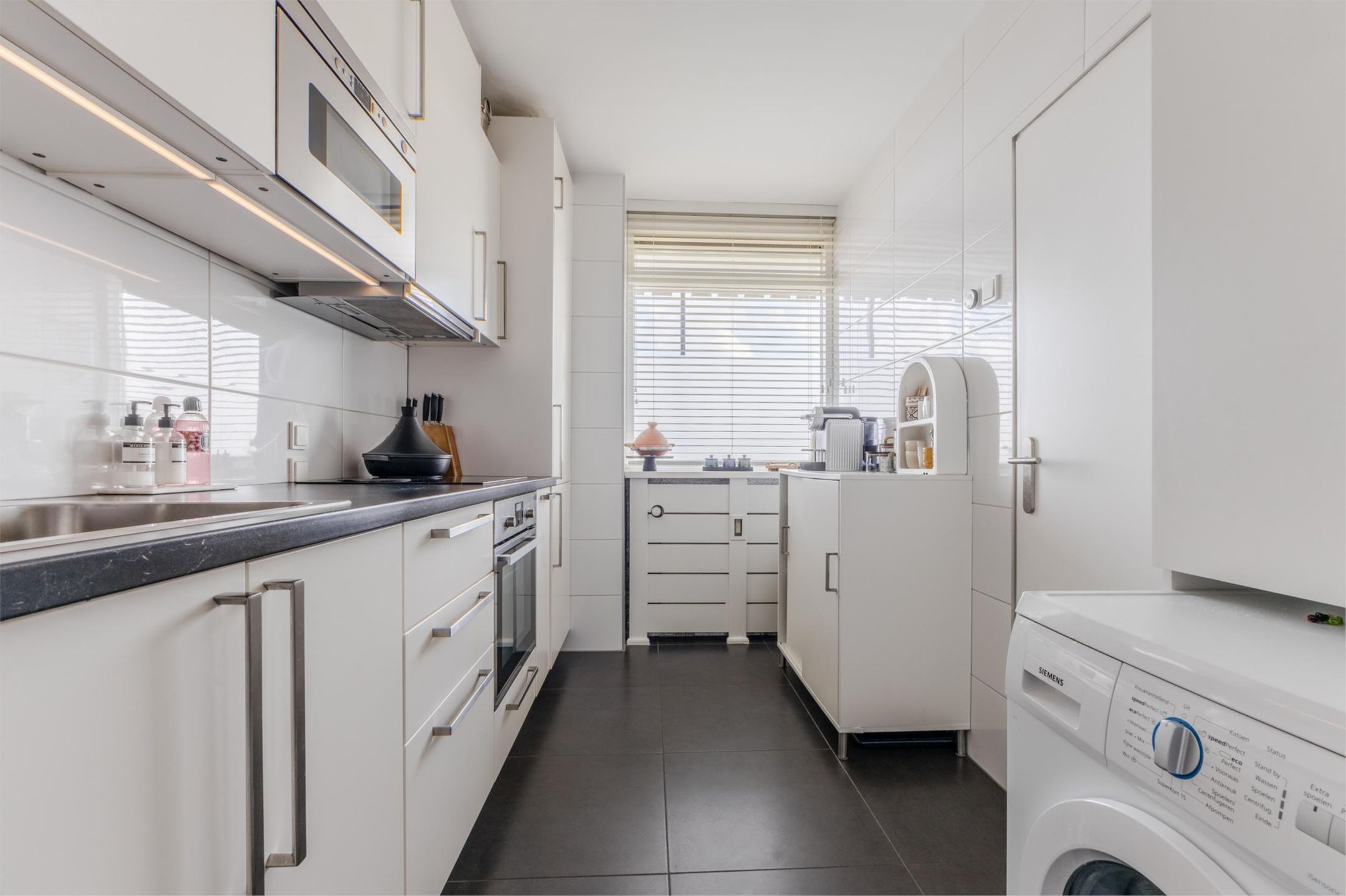 Foto 12 van Nederlandplein 90