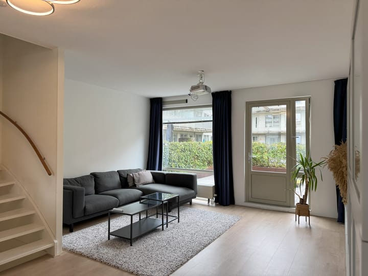 Photo 2 of Blois van Treslongstraat 81