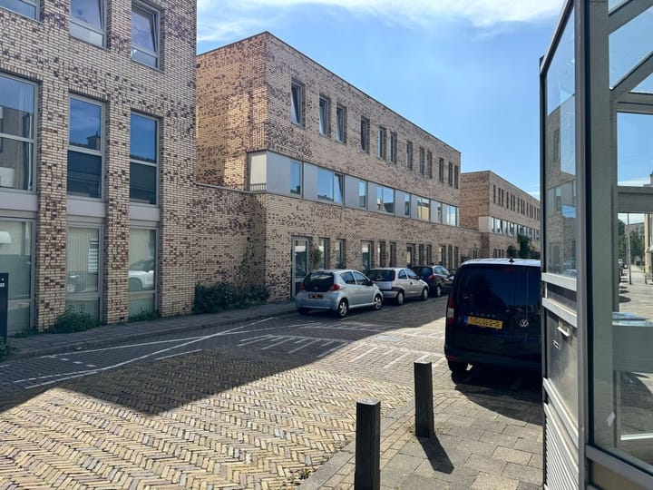 Photo 5 of Blois van Treslongstraat 81