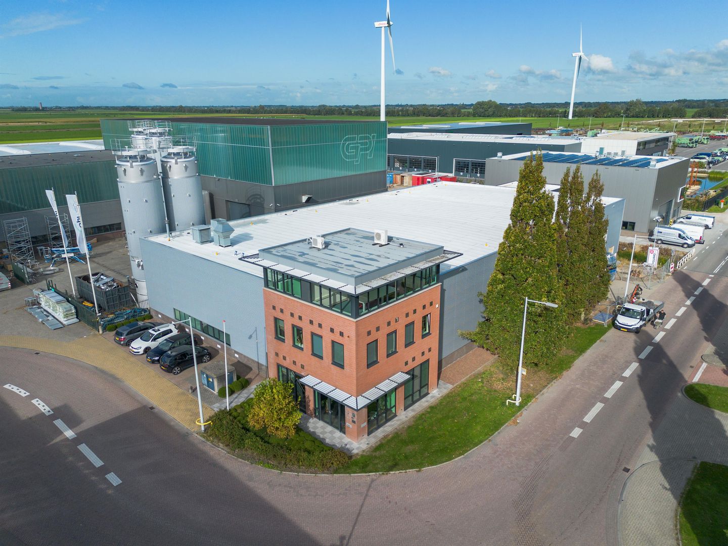 View photo 2 of Bedrijfsweg 3
