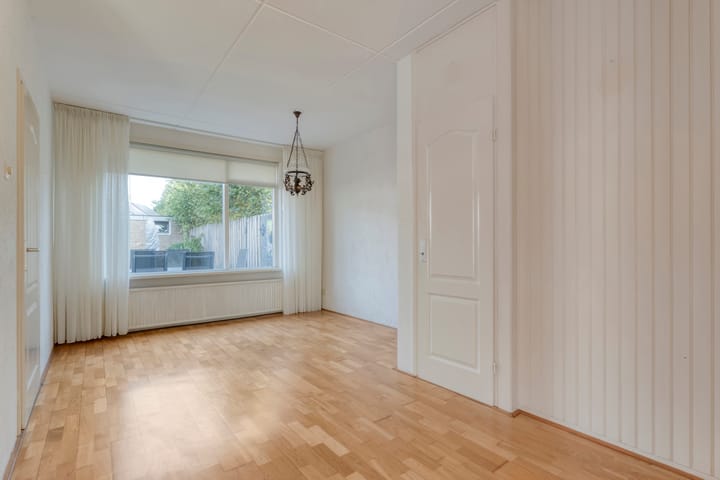 Foto 11 van E E G laan 25