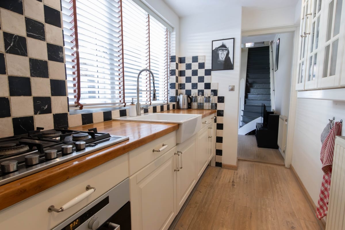 Foto 15 van Van der Woudestraat 55