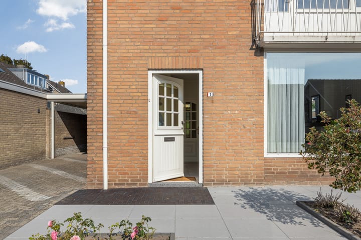 Photo 2 of Irenestraat 1