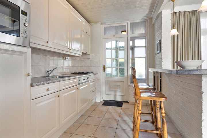 Photo 10 of Irenestraat 1