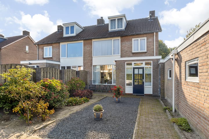 Photo 32 of Irenestraat 1