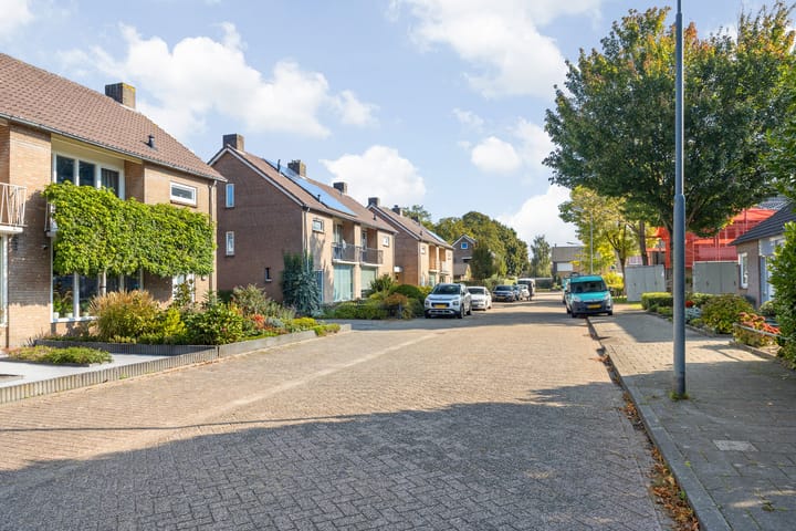 Photo 35 of Irenestraat 1