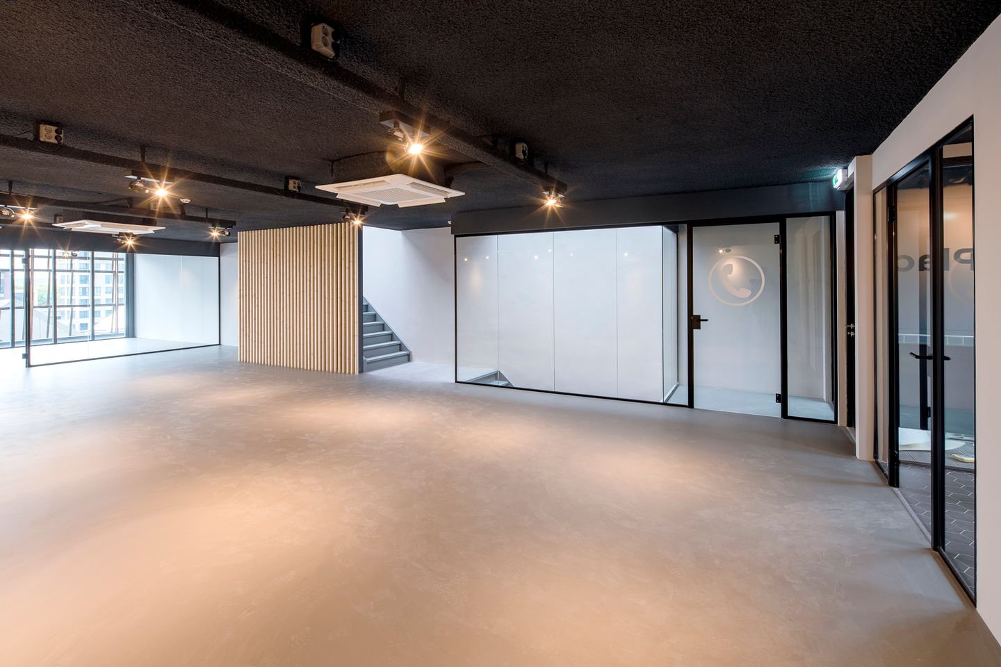 View photo 5 of Hendrik Figeeweg 1-0009