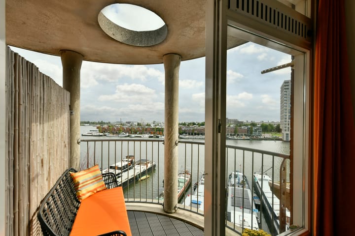 Foto 2 van Barcelonaplein 143