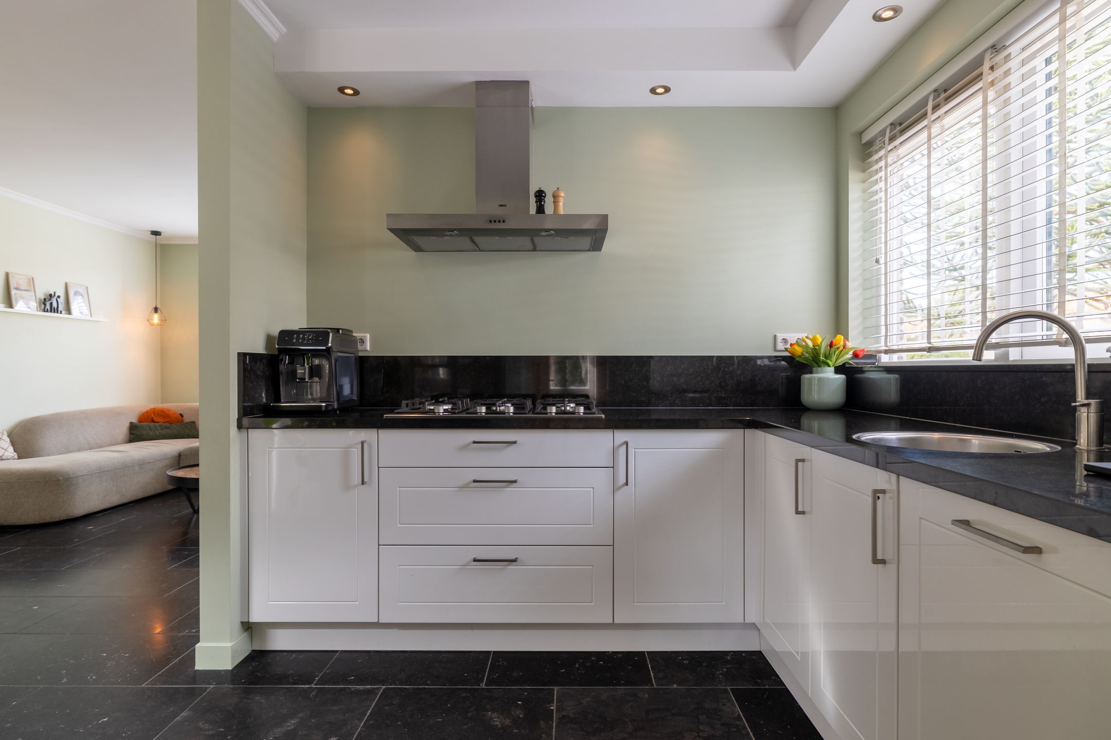 Photo 12 of Jacobus van der Waeyenstraat 16