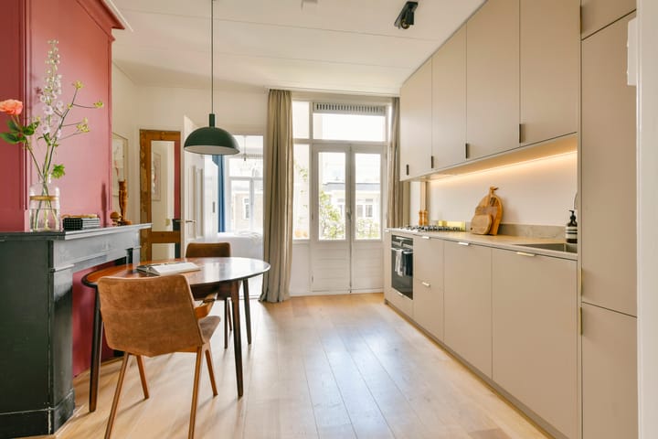 Photo 9 of Frederik Hendrikstraat 10-3