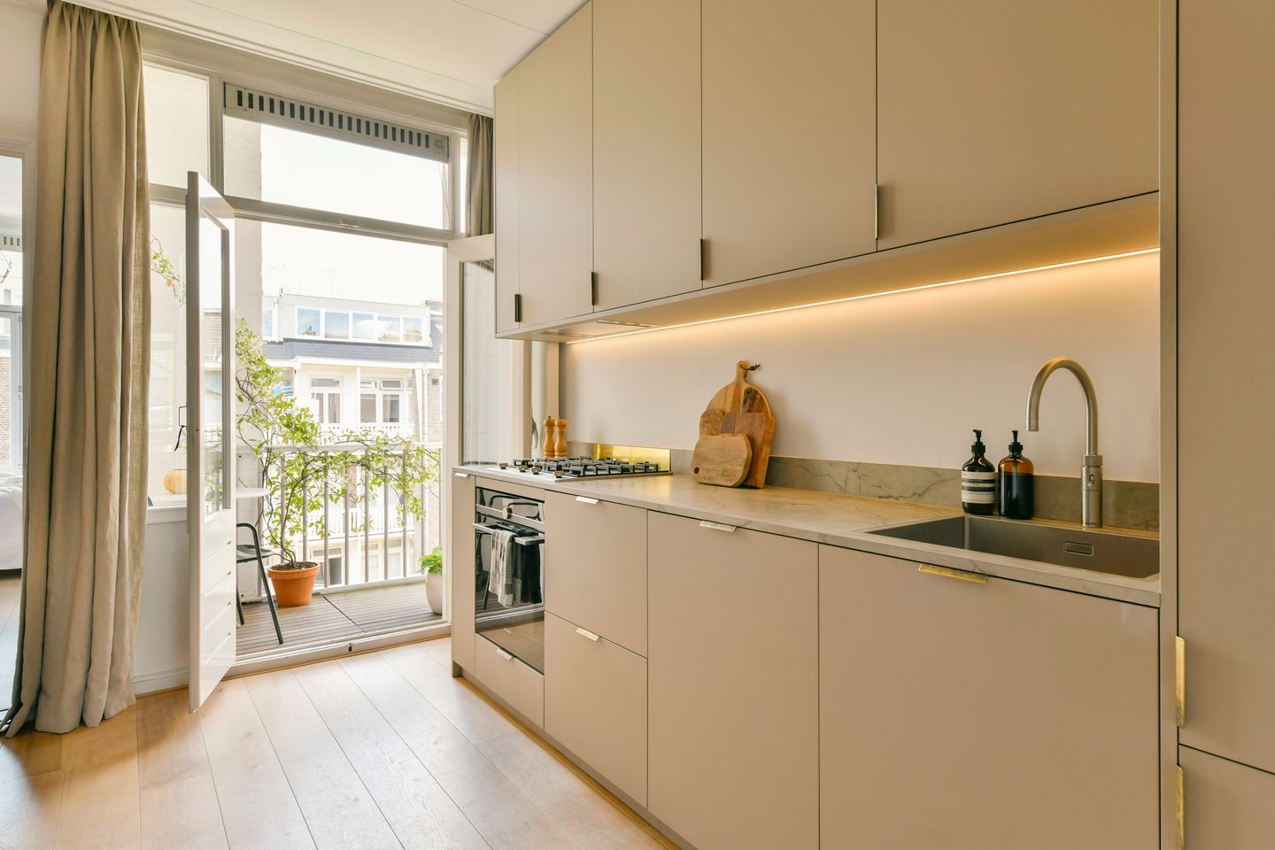 Foto 10 van Frederik Hendrikstraat 10-3