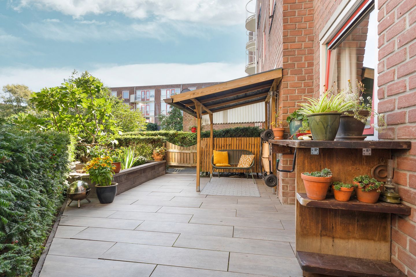 Foto 1 van Minahassastraat 131