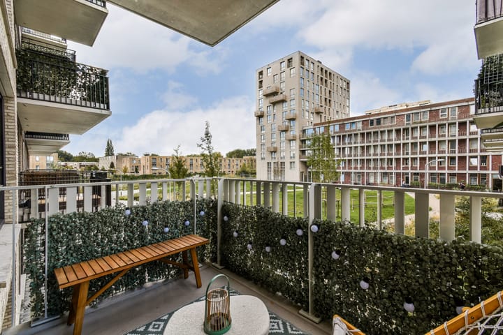 Photo 9 of Van Suchtelen van de Haarestraat 83