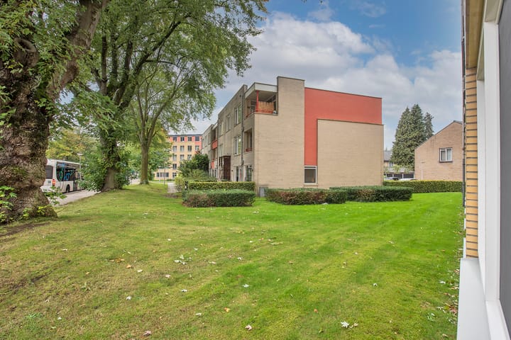 Photo 24 of Hunzestraat 1-A