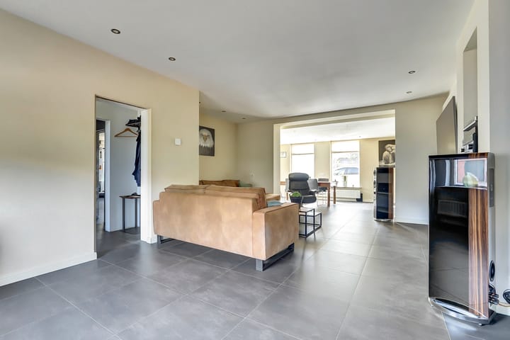 Photo 4 of Bonifaciusstraat 1