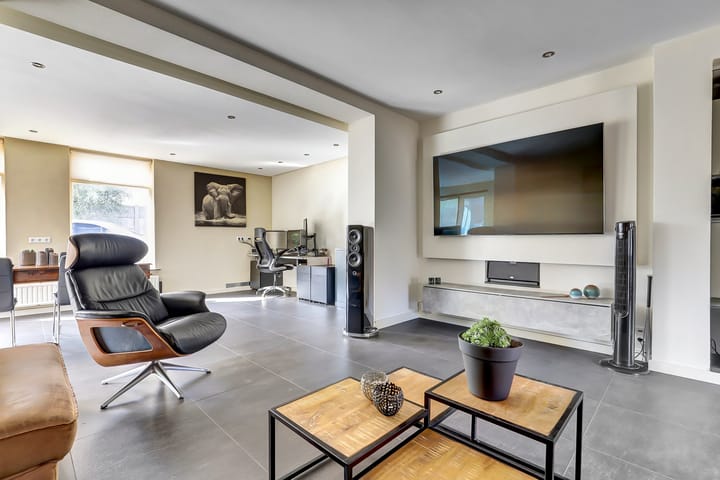 Photo 6 of Bonifaciusstraat 1