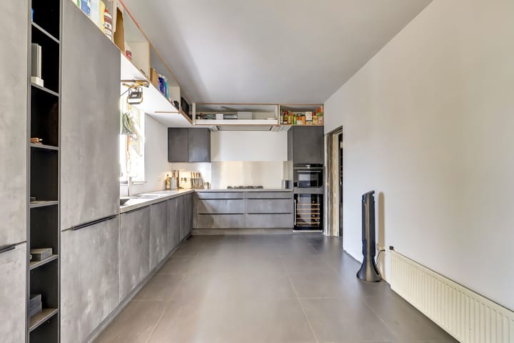 Photo 11 of Bonifaciusstraat 1