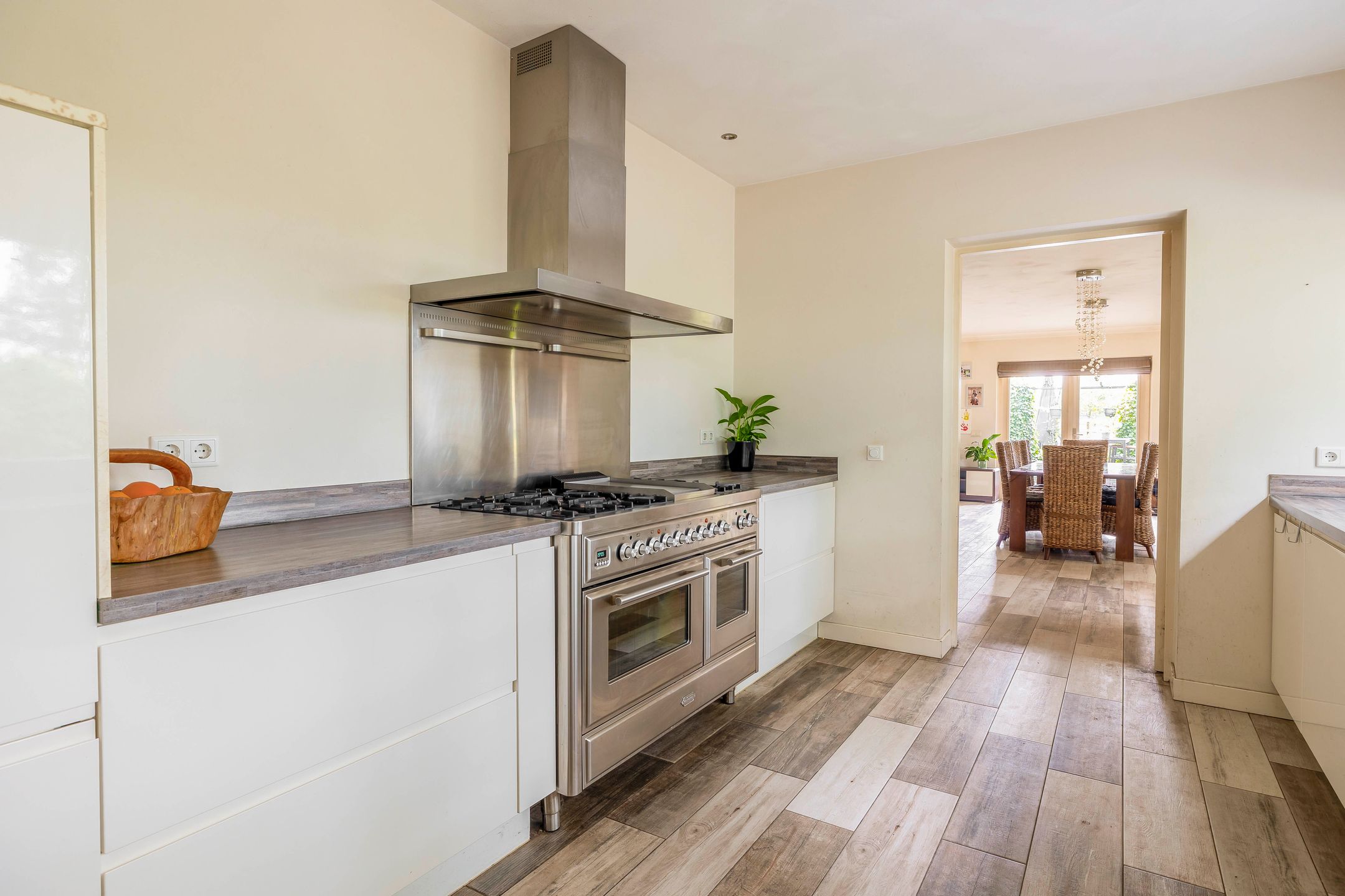 Photo 18 of Hoevensestraat 10